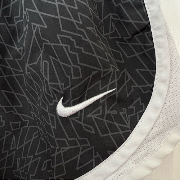 Nike Ohio State Buckeyes Tempo Dri-FIT Running Shorts Women's Medium EUC - Picture 2 of 8